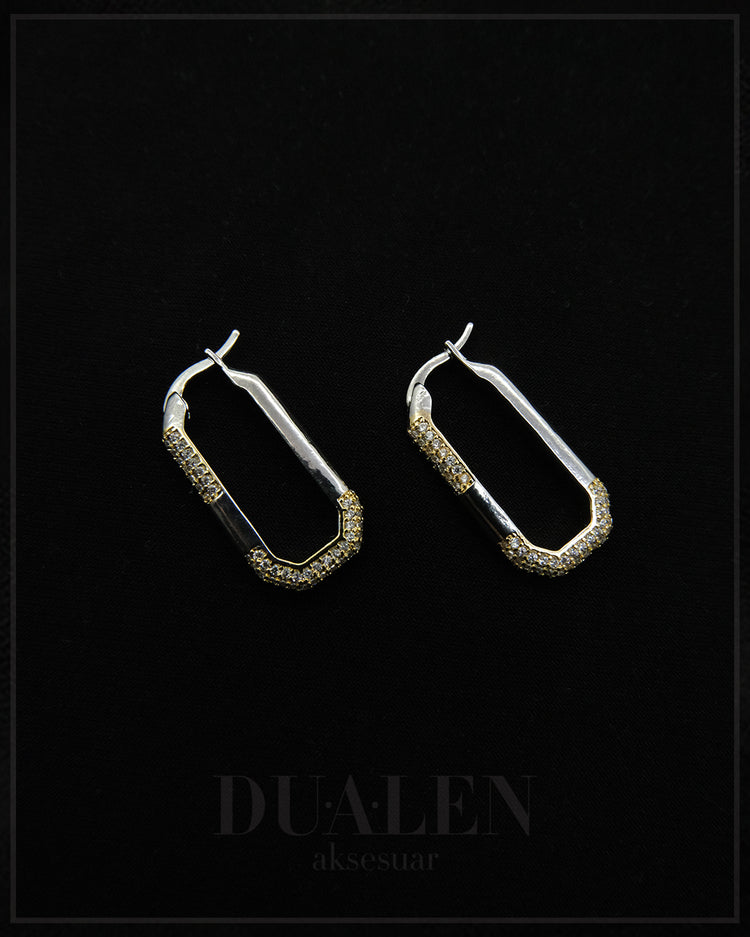 Taş Detaylı Asimetrik Çelik Küpe ( Silver )